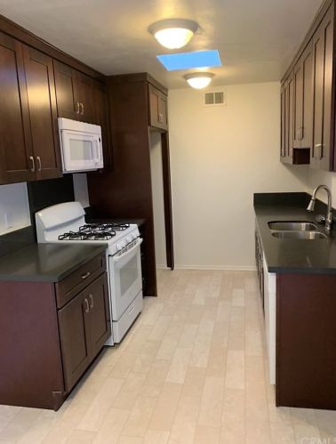 7701 Garfield Ave, Huntington Beach, CA 92648-2031