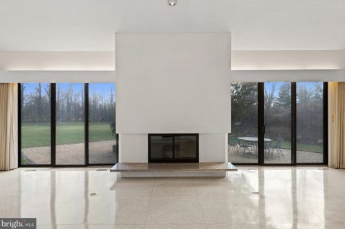 1 Hemlock Ct, Princeton NJ  08540-4708 exterior