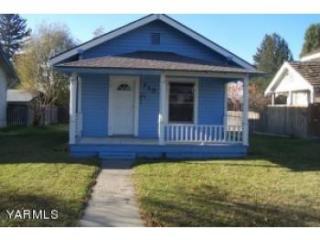 310 Cedar St, Grandview, WA 98930-1371