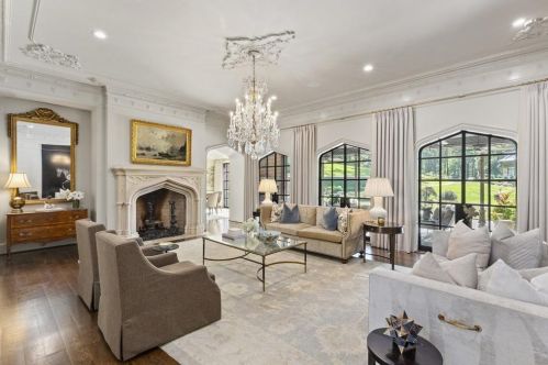 2860 Habersham Rd, Atlanta GA  30305-2959 exterior