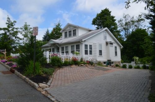 58 Summit Ave, Cedar Knolls, NJ 07927-1423