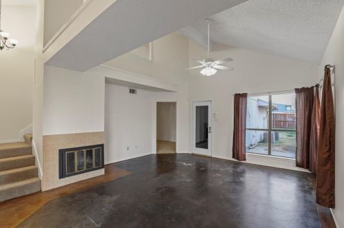 1733 San Francisco St, Carrollton TX  75007-5051 exterior