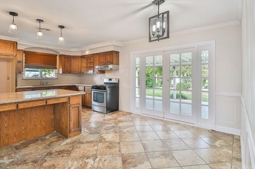 2693 Royal Ave, Simi Valley CA 93065-4768 exterior