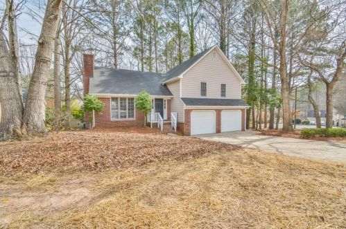 3701 Broken Arrow Ln, Holly Springs, GA 30189-6169
