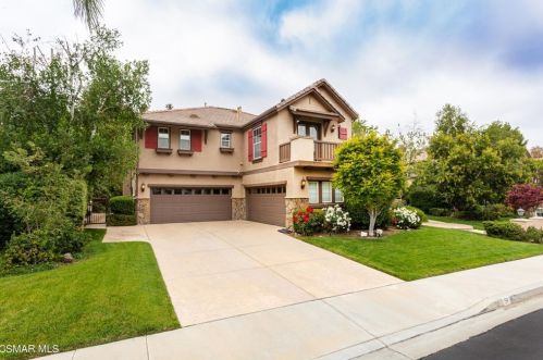 59 Twisted Oak Dr, Simi Valley, CA 93065-7372