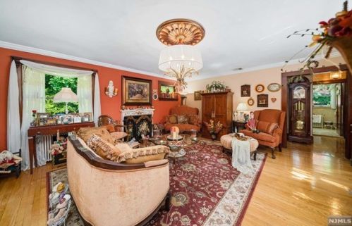 220 Main St, Ridgewood, NJ 07452-2737