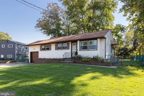 320 Garden Blvd, Beverly, NJ 08010-2137