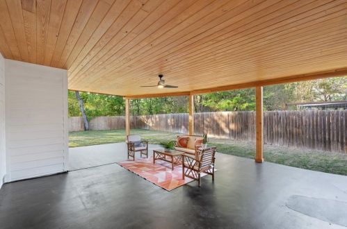 5006 Buffalo Pass, Austin TX  78745-2832 exterior