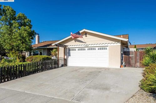 1744 Genoa St, Livermore, CA 94550-6105