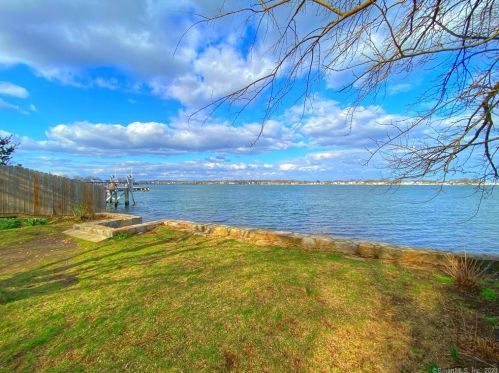 11 Baxter Dr, Norwalk, CT 06854-4701