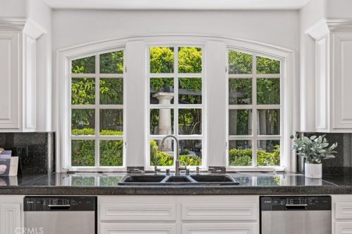 1 Charlotte, Irvine CA  92603-3448 exterior