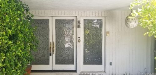 15721 Royal Ridge Rd, Van Nuys, CA 91403-4211