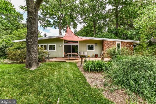 3015 Cedar Hill Rd, Falls Church, VA 22042-1334
