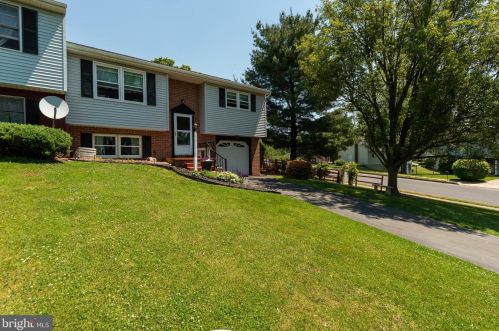 200 Brewster Dr, Lancaster, PA 17603-9311