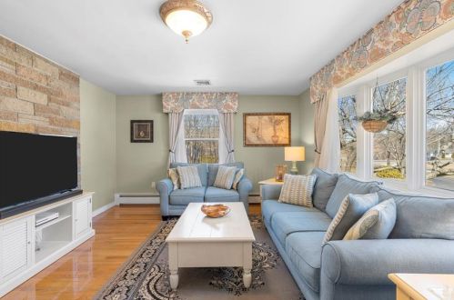 2 Knollwood Dr, Lincoln, RI 02865-3712