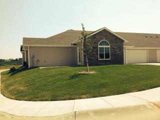 16001 Tucker Ct, Bennington, NE 68007-1923