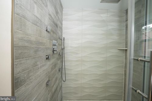 1515 4 St, Philadelphia PA 19148-1303 exterior