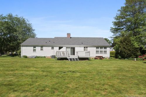 109 Brookwood Dr, Southington, CT 06489-1808