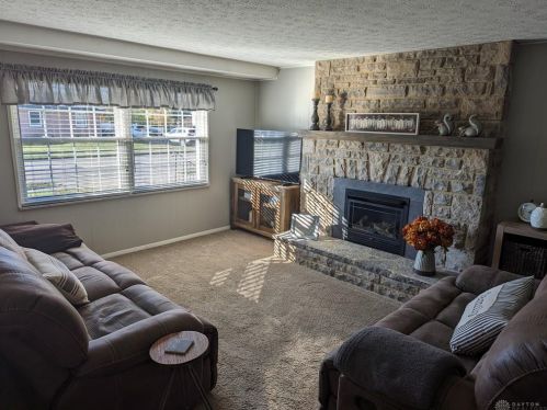 2910 Wellsford Dr, Springfield, OH 45503-1948