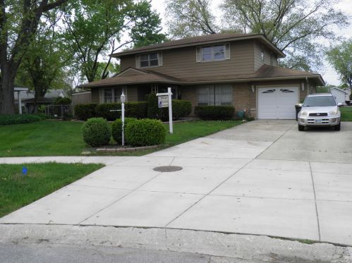 251 Tanglewood Ct, Elk Grove Vlg, IL 60007-1784