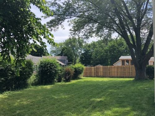340 Checker Dr, Buffalo Grove IL  60089-1642 exterior