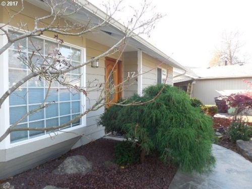 17 Independence Ct, Longview, WA 98632-5085