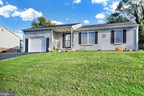 1649 Rainbow Cir, York, PA 17408-4229