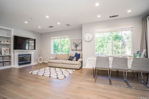 72 Salton, Irvine CA  92602-2425 exterior