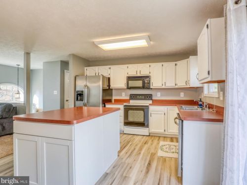 653 Warden Circle Rd, Wardensville WV  26851-8354 exterior