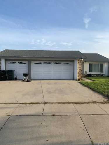 865 Tibbot St, Rialto, CA 92377-4570