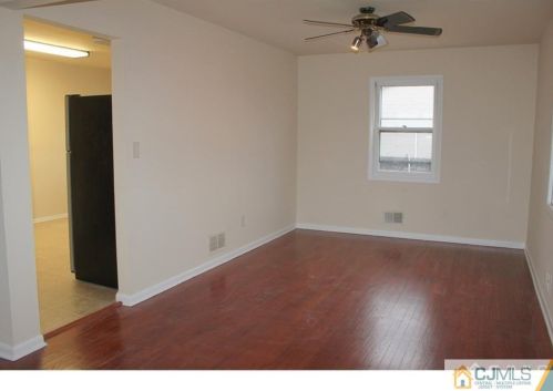 1 Fairview Ave, Edison NJ  08817-2405 exterior