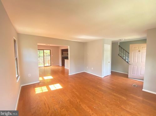 6012 Scarborough Commons Ln, Springfield VA  22015-2812 exterior