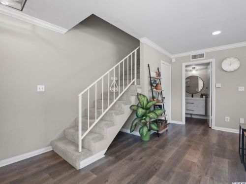 2218 Del Mar Rd, Montrose, CA 91020-1526