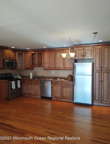 7 Valley Stream Dr, Lakehurst, NJ 08759-3041
