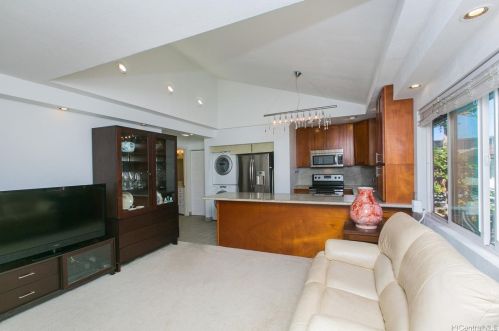 735 Birch St, Honolulu HI  96814-2908 exterior