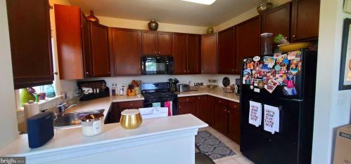 831 Timberlake Dr, Trenton NJ  08618-1471 exterior