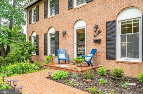 8407 Kay Ct, Annandale, VA 22003-2207