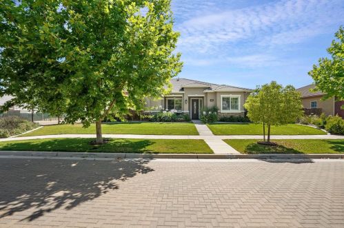 1842 Flagstone Dr, Ripon, CA 95366-9696