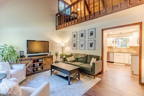 6 Spring Rd, Parsippany, NJ 07834-1831