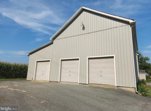 750 Summit Dr, Lancaster PA  17601-1152 exterior