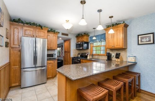 976 Carteret Rd, Bridgewater, NJ 08807-1383