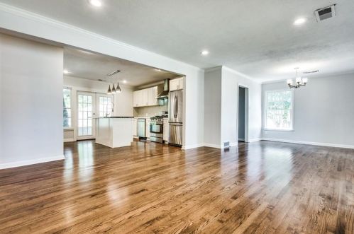 3870 Davila Dr, Dallas TX  75220-3710 exterior