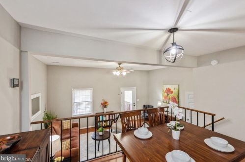 1947 Mayflower Dr, Woodbridge, VA 22192-2314