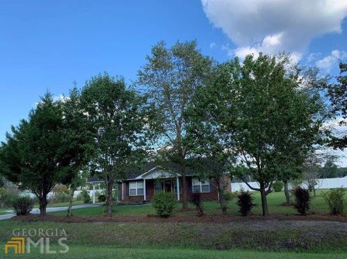 557 Beach Rd, Baxley, GA 31513-8791