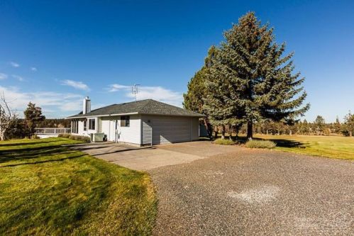 6667 Yew Ave, Eagle Crest OR  97756-0253 exterior
