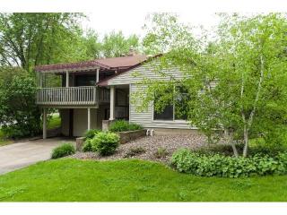 1893 Wagener Pl, Saint Paul, MN 55113-6962