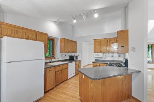 15864 Garden View Ct, Saint Paul MN  55124-7015 exterior