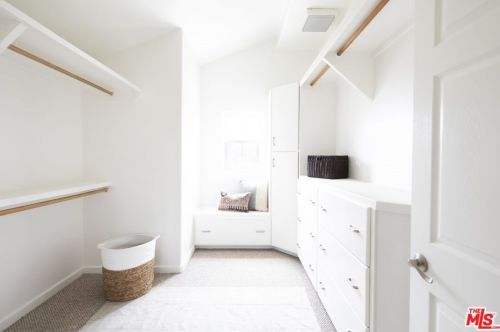 2832 Mayfield Ave, Glendale CA 91214-3816 exterior