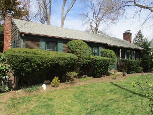 41 Thurman St, Warwick, RI 02888-2821