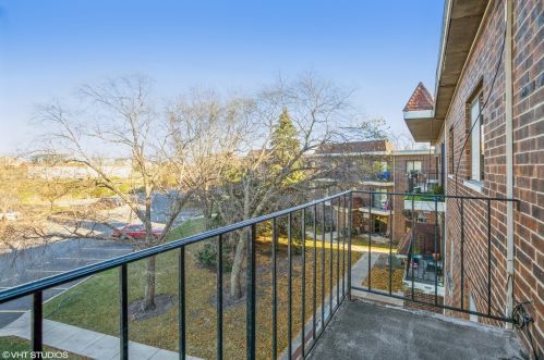951 Rohlwing Rd, Addison IL  60101-6125 exterior
